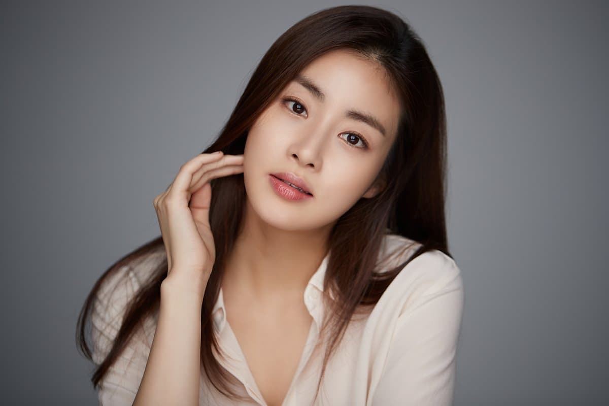 Kang Sora Talks About Her Role in  «Strangers Again,» Their Relationship, and More